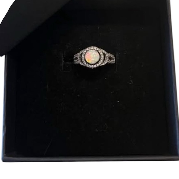 Sterling silver ring. Size 5 - Picture 2 of 6